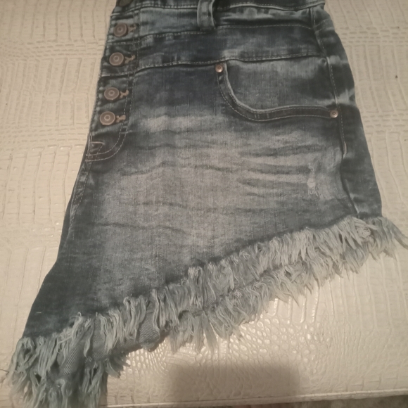Denim high rise fringe ripped jean shorts - Picture 8 of 9